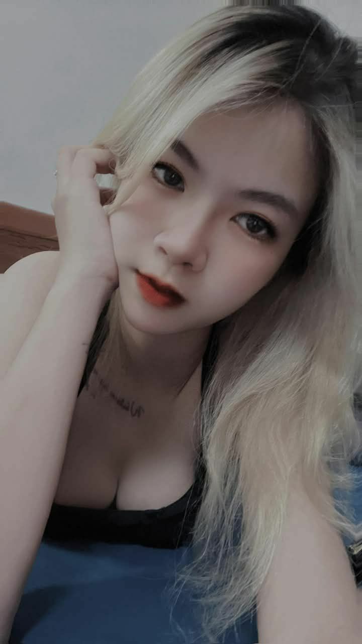 Má thuê gia sư về kèm cặp con trai, nhưng thuê nhầm yêu nữ vú to